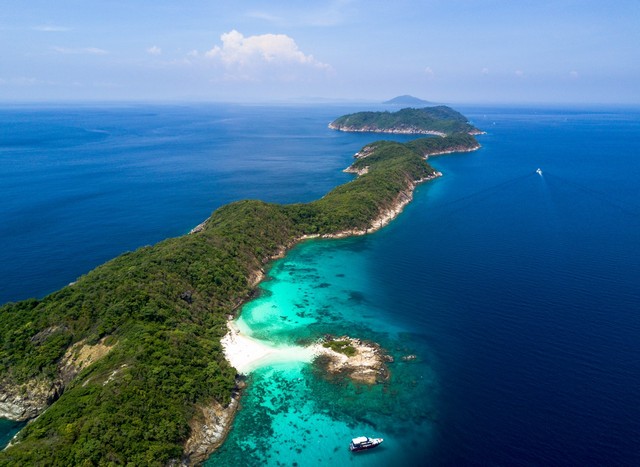Program Tour - Phuket 1 Day Trip - Raya Noi Island (Pirates beach), Raya Yai Island, Maiton Island by  Speed boat